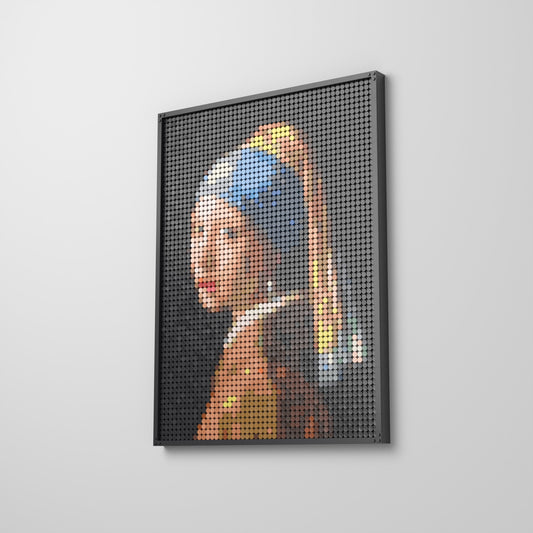 La Jeune Fille à la perle — Johannes Vermeer, mosaïque en briques PopBrique, accrochée au mur